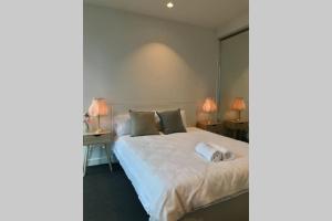 2BR on La Trobe - Iconic Views! Near Melb Central
