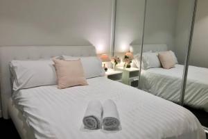 2BR on La Trobe - Iconic Views! Near Melb Central