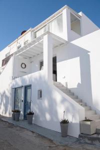 SALTY 2 Brand New 1 BD apartment in the heart of Naousa Paros Greece