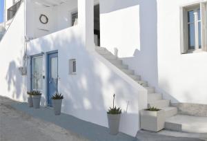 SALTY 2 Brand New 1 BD apartment in the heart of Naousa Paros Greece