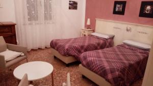 Doppel-/Zweibettzimmer mit privatem, externem Bad