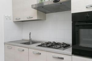 N050 - Numana, trilocale in centro con portico e posto auto