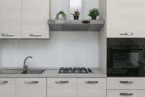 N050 - Numana, trilocale in centro con portico e posto auto