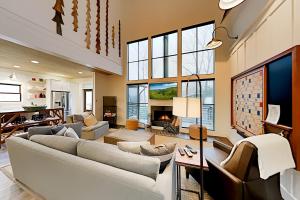 Three-Bedroom House room in Exceptional Vacation Home in Pisgah Forest home