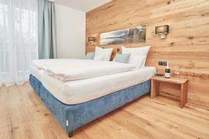 Comfort Double Room with Balcony room in Zum Fischer am See ***S