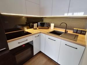 Jurajska Plaza - Nowoczesny apartament z osobną sypialnią, Parking GRATIS - HK Apartaments Kielce