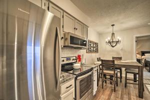 Hike, Ski and More! Modern Sugar Mtn Condo with Deck