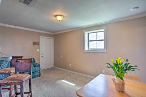 Remodeled Ranch Apt in Sanger: 12 Mi to Lake!