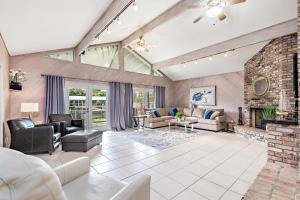 4 Mi to Lake Worth Pier Waterfront Gem with Hot Tub