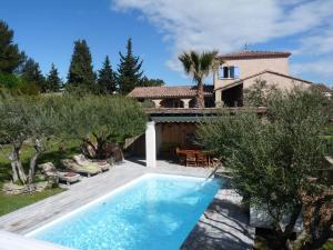 Cozy Villa in Roquemaure With Private Swimming Pool