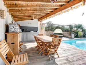 Villas Cozy Villa in Roquemaure With Private Swimming Pool : photos des chambres