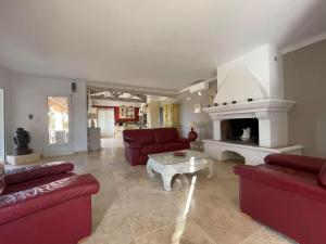 Villas Cozy Villa in Roquemaure With Private Swimming Pool : photos des chambres