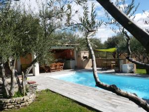 Villas Cozy Villa in Roquemaure With Private Swimming Pool : photos des chambres