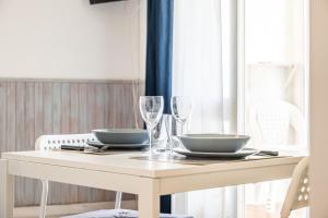 CELSTUDIO-Parking privé-Clim réversible -Balcon-Lave-linge-Lit - POINT ZERO