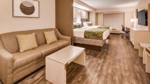 Queen Suite with Sofa Bed - Non-Smoking room in Best Western Premier I-95 Savannah Airport/ Pooler West
