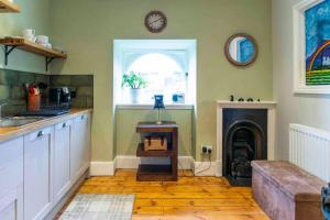 Spacious city centre apartment full of character