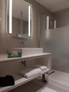 Hotels Logis Hotel Relais Saint Jacques - Chateauroux : photos des chambres
