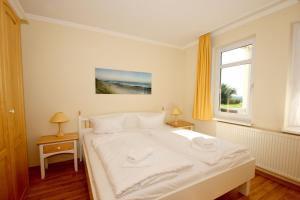 Terrasse, gratis Nutzung vom AHOI Erlebnisbad und Sauna in Sellin - Meeresblick FeWo 44