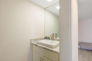 Rare beachfront condo with pool, spa and tennis