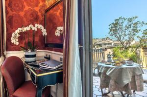 Suite with Balcony room in Albergo del Senato