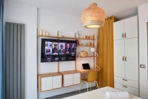 Fineloft Sea View Apartment-Spa n Pools beach resort