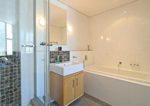 Spacious 3 Bedroom Family Apartment In Cape Town