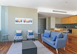 Spacious 3 Bedroom Family Apartment In Cape Town