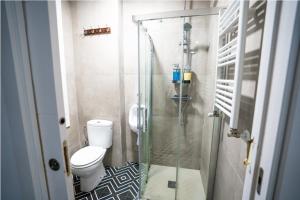 Triple Room with Shared Bathroom room in Off Beat Guesthouse - Sleep Conscious