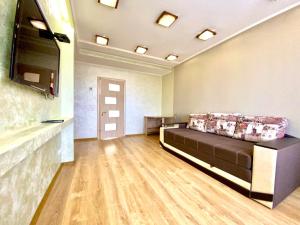 ApartPoltava Вишукані апартаменти, 2-ОКРЕМІ КІМНАТИ, квартира в НОВОМУ будинку, Банківський ЧЕК