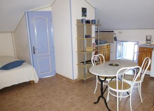 Appartements Les Figuiers : photos des chambres