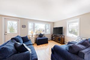 Four Bedroom House room in Coveside