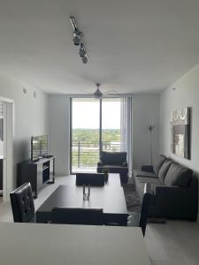 Apartment With Shared Bathroom room in Downtown Fort Lauderdale River 30 Day Stays