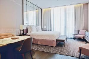 Aluna Lux Suites at SLS Lux Brickell Building