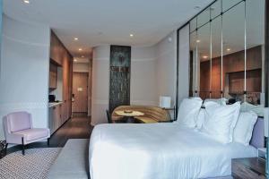 Aluna Lux Suites at SLS Lux Brickell Building