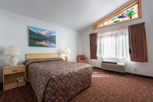 Deluxe Two-Bedroom Suite room in Starlight Lodge