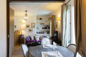CHABLIS 27 avenue de la Bourdonnais 75007