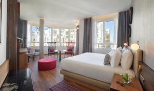 Junior Suite with Gran Via View room in Hyatt Centric Gran Via Madrid