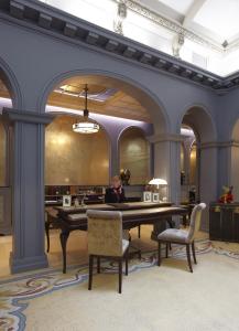 La Clef Louvre Paris by The Crest Collection