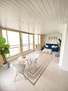 See The Sea - Mirando al Mar & APLUS Apartamentos