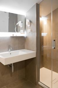 Deluxe Suite with Spa Bath
