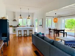 Meryta - Your Sanctuary In Town - Cascade