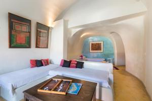 Deluxe Twin Room room in Caveland