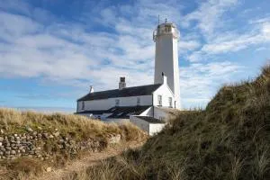 Finest Retreats - Walney Island Lighthouse - Rampside