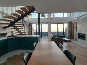 George Snow Apartments in New Gudauri - fireplace, 50m to Gondola lift