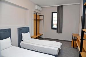 Twin Room room in Hotel Ricas