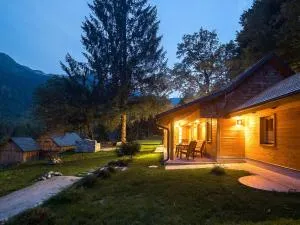 Bohinj Cottage Pr' Maricki - house in nature with hot tub & sauna - 博希尼
