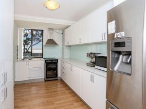 The Point 10, 5-7 Mitchell St - stunning water views