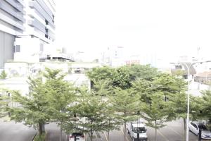 Zest Studio Semi Apartment at The Lodge Paskal near BINUS University By Travelio