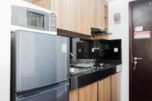 Stylish and Comfy Studio at Casa De Parco Apartment By Travelio