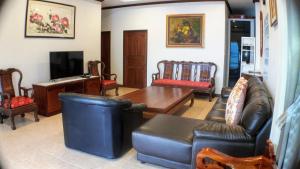 Peony Villa, 3 Bedroom Beachfront Pool Villa